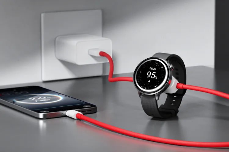 Всё гениальное просто: необычный кабель от OnePlus  OnePlus представила 2-in-1 Supervooc Cable — кабель, который одновременно заряжает телефон и смарт-часы. Обычный USB-C кабель длиной 120 сантиметров получил встроенный коннектор с пого-пинами посередине. К нему подключаются OnePlus Watch 3, Watch 2 и Watch 2R. Получается, что одним кабелем можно зарядить и телефон, и часы — никаких лишних проводов на столе.  Если подключён только телефон или ноутбук, кабель выдаёт все 80 ватт. Но когда к нему цепляют ещё и часы, энергия делится: 67W идёт на основное устройство, 10W — на часы. Вполне достаточно для быстрой зарядки обоих гаджетов.  Цена — 30 долларов  ~2350 рублей . Единственный нюанс — совместимость. USB-C разъём универсальный, им можно заряжать любые устройства. А вот встроенный коннектор для часов работает только с продукцией OnePlus.