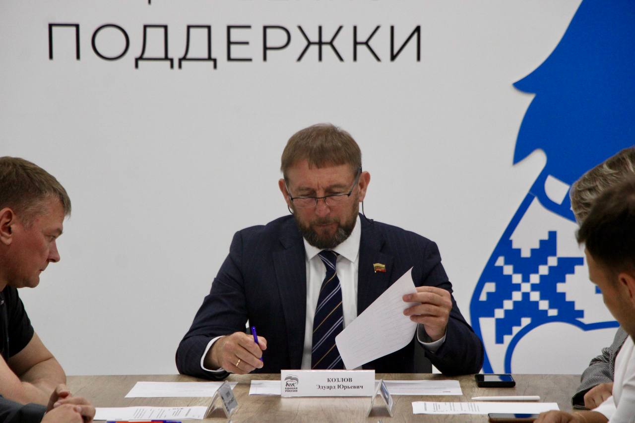 Местный политсовет принял решение о выдвижении кандидатов в депутаты Магаданской городской Думы  В итоговый список кандидатур вошли 20 человек - победители предварительного голосования. Провел заседание исполняющий обязанности секретаря местного отделения партии Эдуард Козлов.  В повестке также были вопросы о принятии предвыборной программы местного отделения Партии и об эмблеме избирательного объединения для использования в избирательных документах.  В ходе заседания члены политсовета единогласно тайным голосованием выдвинули список кандидатов в депутаты представительного органа столицы Колымы.  Напомним, выборы состоятся в единый день голосования 14 сентября 2025 года.