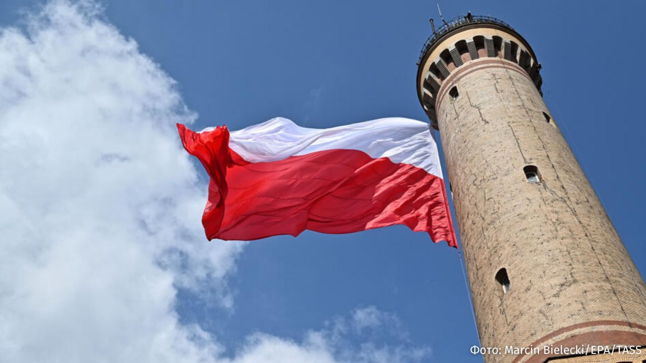 США пригласили Польшу на следующий саммит G20 который пройдет в Майами в декабре 2026 года пишет Bloomberg Сообщается что Польша займет место ЮАР на фоне критики со стороны Вашингтона в адрес африканского города Претории из за нарушения прав белого населения в стране По словам госсекретаря Марко Рубио США приглашают Польшу принять участие в саммите G20 вместо Южно Африканской республики говорится в материале По данным издания США высоко ценят партнерство с Польшей указывая на успешное сотрудничество Рубио считает что страна находившаяся ранее за железным занавесом сегодня стала одной из крупнейших экономик мира и займет свое законное место в G20 Уточнятся что Варшава давно намеревалась принять участие в большой двадцатке и в сентябре этого года Дональд Трамп пригласил президента Польши Кароля навроцкого на саммит в неуказанном качестве IZ RU в Telegram в MAX