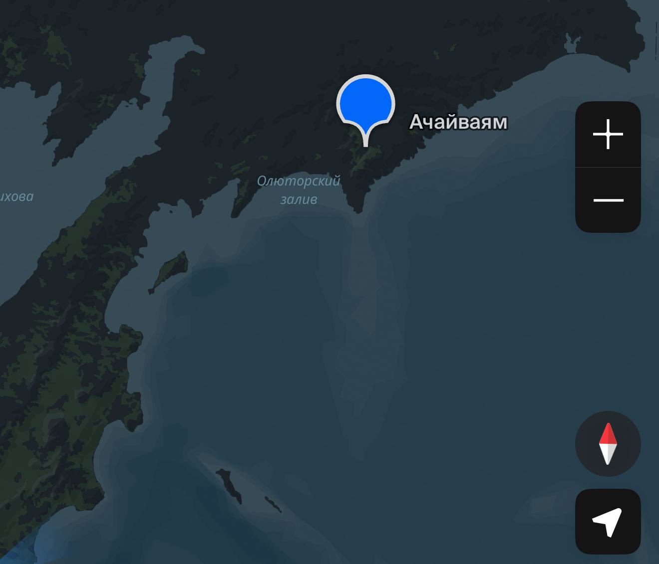 В отдалённом камчатском селе Ачайваям уже три недели не могут похоронить умершего 30 октября Бориса Маралькота Бюрократический круг замкнулся без судмедэкспертизы нет справки о смерти а провести вскрытие на месте невозможно в селе нет условий Родные оказались в тупике между требованиями медицины и правоохранительных органов Эта ситуация повторение прошлогоднего случая в селе Таловка где тело хранили в сарае месяц Хотя в соседнем Каменском уже установили модульный морг для большинства отдалённых сёл проблема остаётся нерешённой Семья Маралькота продолжает ждать возможности достойно проститься с близким Подписаться Предложка Чат