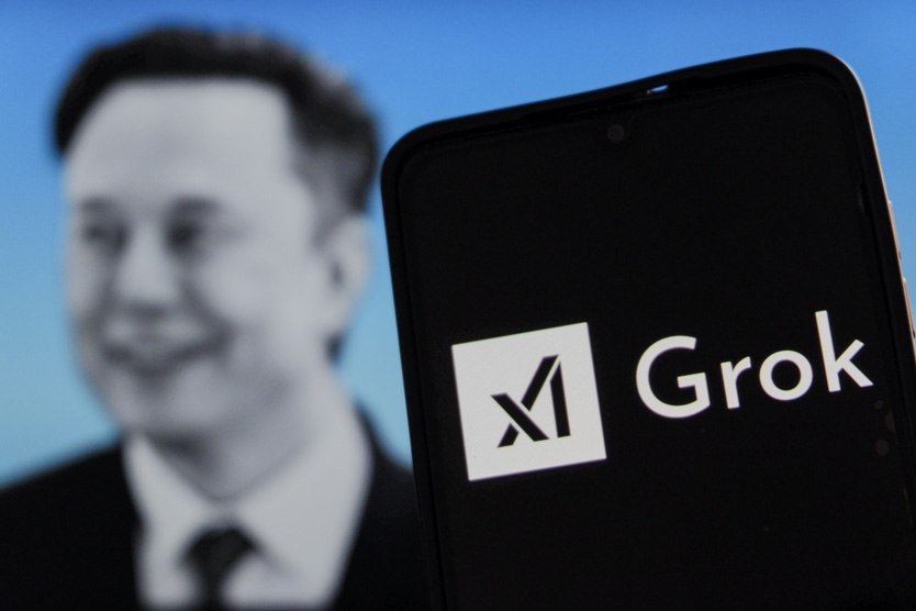 Компания Илона Маска xAI объявила о запуске программы Grok For Government, предоставляющей решения искусственного интеллекта для правительственных клиентов США. В рамках контракта с Министерством обороны на сумму до $200 млн, xAI предложит доступ к продуктам Grok, включая модель Grok 4, а также инструменты Deep Search и Tool Use для ускорения работы государственных служб. Программа также включает разработку специализированных моделей для задач национальной безопасности и научных приложений.