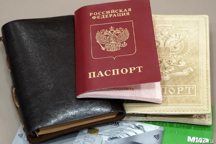 В Волгограде бывшую начальницу ОВМ ОП 4 УМВД России заподозрили в коррупции и подлоге Как стало известно ИА Высота 102 женщина минимум один раз помогла знакомой получить иностранцу российский паспорт по упрощённой до неприличия процедуре и с дополнительным бонусом Иностранец не прошёл обязательную процедуру снятия отпечатков пальцев и фотографирования а также не писал заявление при подаче документов Более того паспорт РФ был выдан с использованием фиктивных анкетных данных иностранца Эпизод произошёл в 2024 году По версии правоохранителей лояльность начальницы миграционного отдела обошлась в 200 тыс рублей Мы в МАХ   max ru v102ru Подписывайтесь