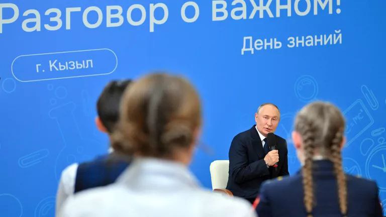 Путин рассказал о развитии внутреннего туризма.  Внутренний туризм в России развивается сумасшедшими темпами — Владимир Путин, президент РФ  #туризм #путин