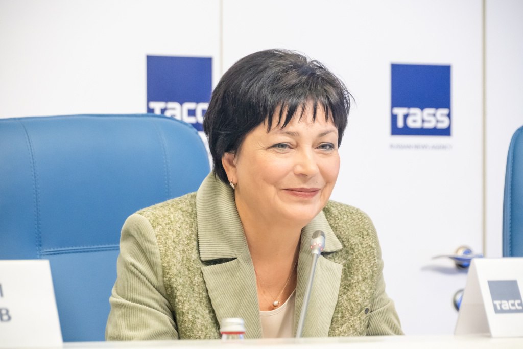 В ТАСС состоялась пресс конференция посвященная социально трудовой и культурной адаптации слепых и слабовидящих Мероприятие было приурочено к Международному дню белой трости В ней приняла участие директор Института культурных программ Ольга Гаазе Она подробно осветила доступность культурных институций Северной столицы рассказала что городские учреждения всё чаще приглашают гостей на тактильные выставки и спектакли с тифлокомментированием На портале Культура Петербурга есть раздел Инклюзия с актуальной информацией о доступных мероприятиях Отдельно Ольга Витальевна отметила проект Многомерность культуры который позволяет инвалидам бесплатно и с комфортом посещать музеи и театры