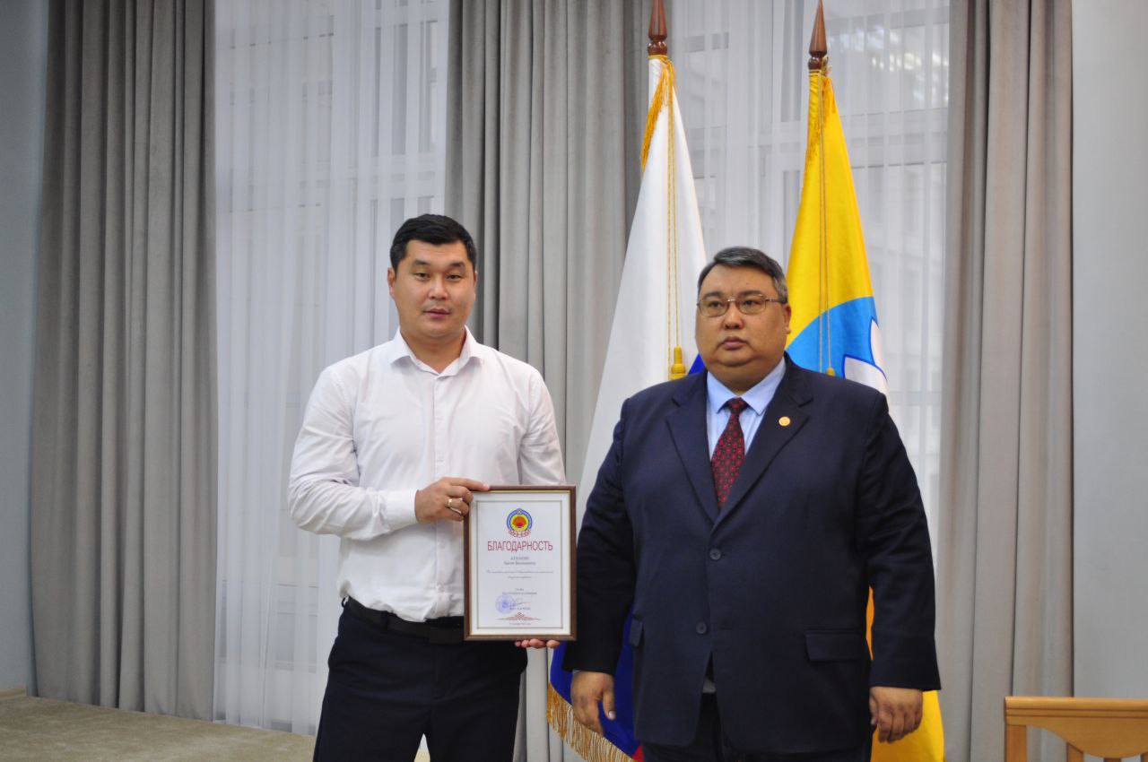 Интернет газета Степные вести Новости Избирком Калмыкии подвел итоги работы за год Избирательная комиссия Калмыкии провела совещание посвященное итогам уходящего года В мероприятии приняли участие главный федеральный инспектор аппарата полномочного представителя Президента Российской Федерации в ЮФО по Калмыкии Александр Беляев первый заместитель Главы администрации Главы РК Савар Тарбаев председатель Избирательной комиссии РК Бембя Чужаев члены республиканского избиркома территориальных и участковых избирательных комиссий У вас есть новость которой вы хотите поделиться Расскажите нам Stepnyevesti bot Подписаться на stepnyevesti Калмыкия Калмыкия Элиста регион08 Степные вести c источник