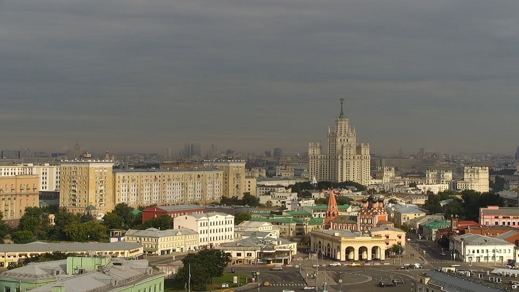 Доброе утро, друзья! Всем хорошего дня! Москва: придут дожди – предвестники похолодания Сегодня на погоду столицы окажет влияние приближающийся с севера циклон, и связанная с ним система атмосферных фронтов. В такой ситуации в регионе облачно, в начале дня с прояснениями. Во второй половине дня кратковременные дожди. Температура воздуха +20…+22°, по области +18…+23°. Ветер юго-западный 5-10 м/с, днем порывистый. Атмосферное давление будет падать и составит 730 мм рт. ст., что существенно ниже нормы. В понедельник временами дожди, ночью +10…+12°, днём +15…+17°. #погодавмоскве #погодаотшефа #шефпогоды #погодавмоскве #погодаотшефа #шефпогоды Подпишись на "Погода от шефа" и всегда будешь в курсе происходящего.