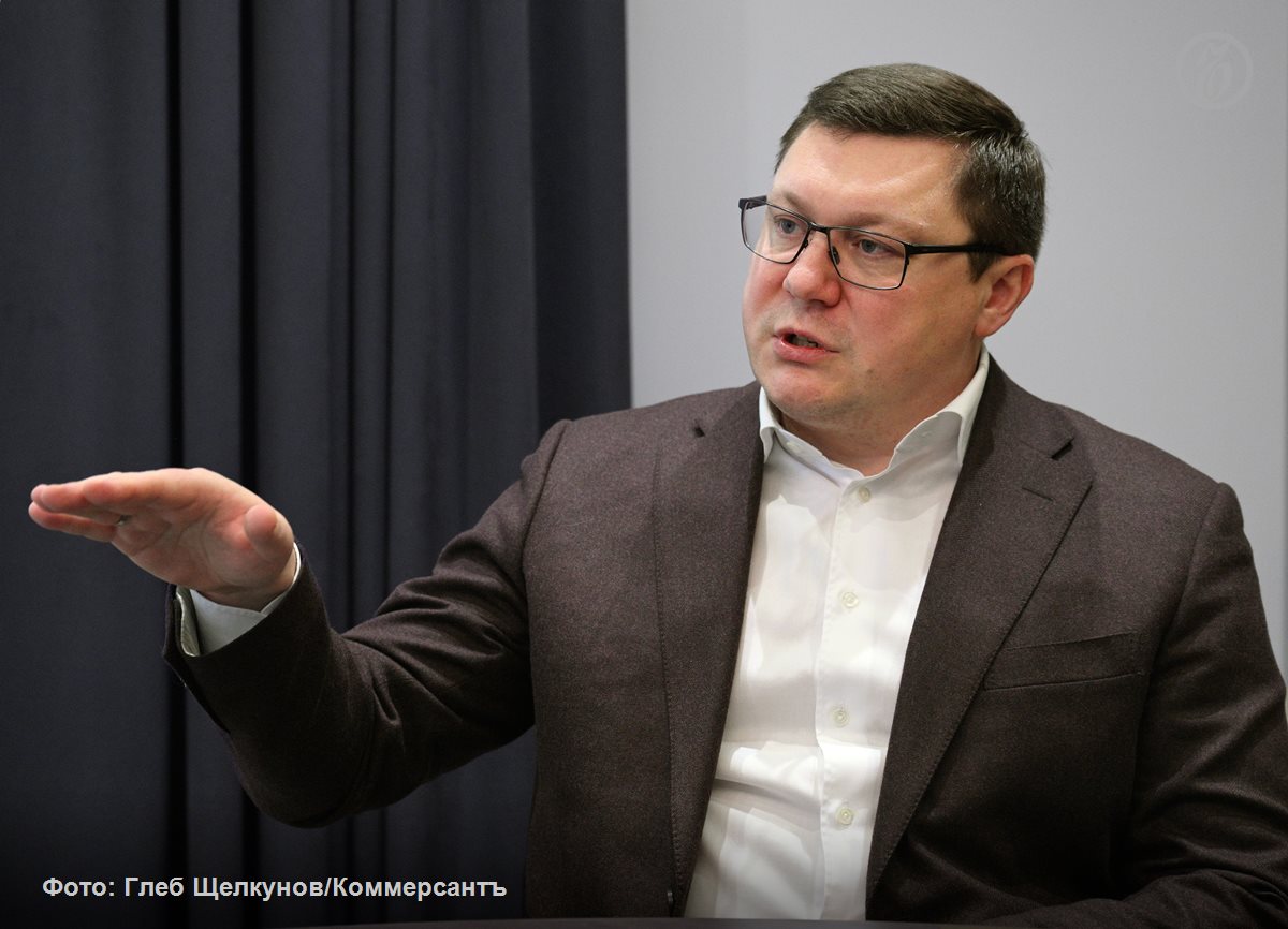 Только в условиях конкурентной борьбы может развиваться спортсмен В октябре сборная России провела очередной сбор сыграв два товарищеских матча с иранцами и боливийцами После него генеральный секретарь Российского футбольного союза РФС Максим Митрофанов рассказал специальному корреспонденту Ъ Алексею Доспехову о роли национальной команды в период международной изоляции о тех изменениях которые произошли в отечественном футболе в последние годы а также об отношении РФС к корректировкам формата лимита на легионеров инициированным Министерством спорта РФ Подписывайтесь на Ъ Оставляйте бусты