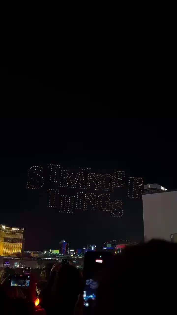 Шоу дронов в Лас-Вегасе и Лос-Анджелесе в честь финала 'Очень странных дел'