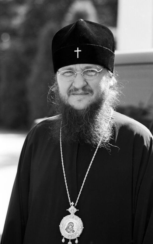 Митрополита Феодосия отравили заявили в СПЖ МОСКВА 29 ноя РИА Новости Госпитализированный митрополит Черкасский и Каневский Феодосий Снигирев который находится под следствием по делу о госизмене на Украине был отравлен предположительно тяжелыми металлами сообщает Союз православных журналистов СПЖ СПЖ накануне сообщал что митрополит Феодосий госпитализирован в критическом состоянии Стали известны подробности здоровья митрополита Черкасского и Каневского Феодосия и возможные причины его критического состояния Есть основания утверждать что иерарх был отравлен По словам медиков в ходе диагностики и лечения будет проведено широкое исследование на наличие в организме архиерея отравляющих веществ Владыка Феодосий был отравлен предположительно тяжел Подробнее