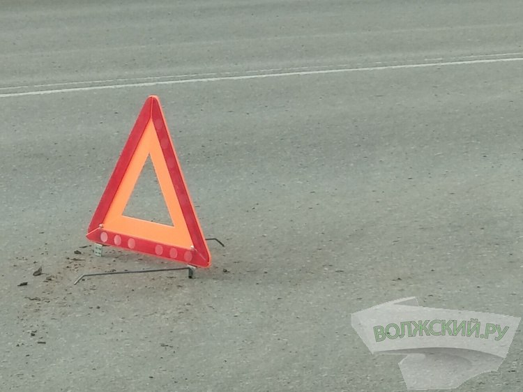 В Волжском «Hyundai» и «Лада» не поделили дорогу: есть пострадавший  ДТП в Волжском случилось накануне, 8 августа, около 15 часов в 100 квартале. Как скупо сообщили Волжский.ру в пресс-службе ГУ МВД по региону, напротив дома № 25 по улице Горького столкнулись автомобили «Hyundai» и «Лада Ларгус». Как именно произошло столкноение, не сообщается.  В результате ДТП пострадал водитель отечественной легковушки.   Подробнее на Волжский.ру:    #ВолжскийРу #волжский #vlz