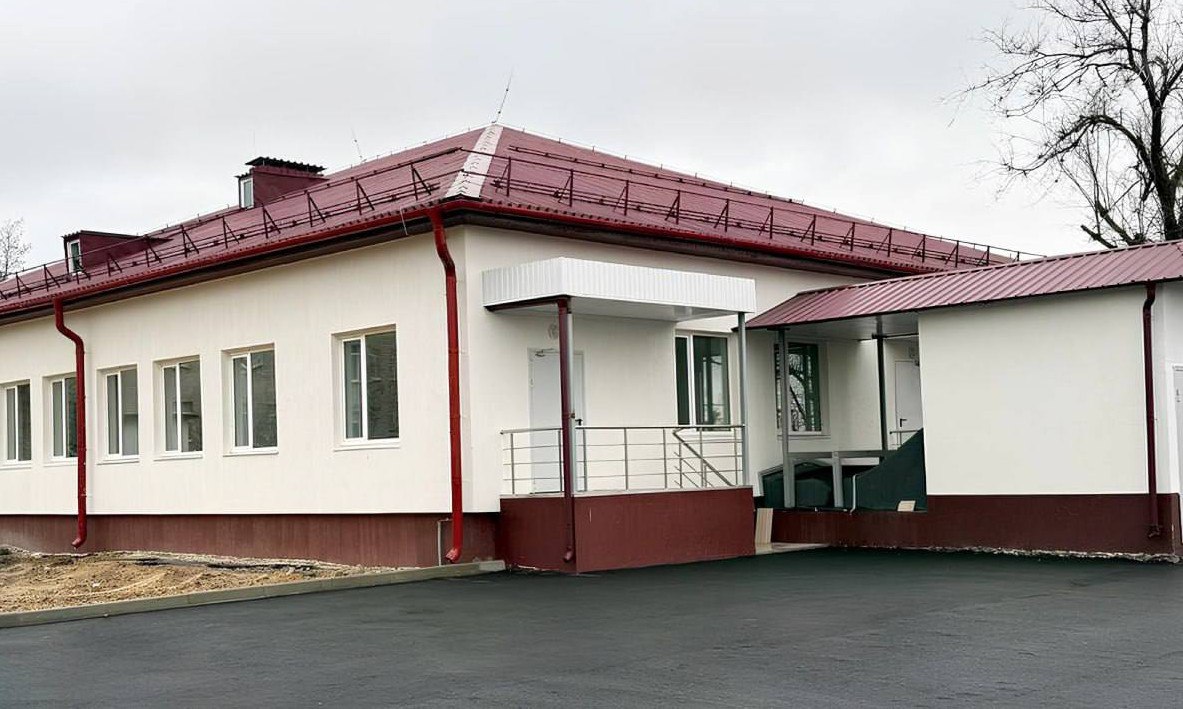 Новое детское отделение откроется в Северодонецкой больнице В Северодонецкой центральной городской больнице откроется детское соматическое отделение Об этом сообщает пресс службе правительства ЛНР Все отремонтированные объекты в настоящее время активно оснащаются современным медицинским оборудованием и готовятся к началу полноценного приема пациентов подчеркнула министр здравоохранения ЛНР Наталья Пащенко Отмечается что в отделение будет доставлено новое оборудование котороые позволит быстрее диагностировать и начать лечение различных заболеваний сердца легких почек печени и желудочно кишечного тракта Южная служба новостей