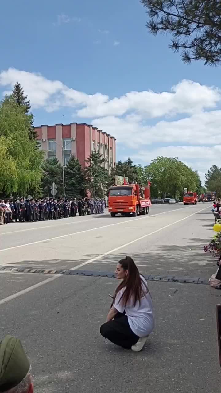 Военные парады прошли в Санкт-Петербурге и Ярославле