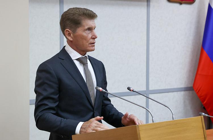 Олег Кожемяко поручил усилить работу филиалов фонда «Защитники Отечества» в Приморье  Главы муниципалитетов должны будут проконтролировать создание лучших условий для координаторов фонда и подбор нужных кадров на местах. Такую задачу губернатор Приморского края поставил в ходе совещания в правительстве региона.   По словам Олега Кожемяко, в муниципалитетах должны быть созданы все условия для эффективной и адресной работы с возвращающимися бойцами и их родными.  «Мы должны быть готовы к тому, когда начнут возвращаться тысячи людей. Нужно все организационные вопросы отработать до мелочей», – обозначил губернатор Приморского края.   Напомним, фонд «Защитники Отечества» помогает ветеранам СВО и членам семей погибших бойцов с решением возникших трудностей.