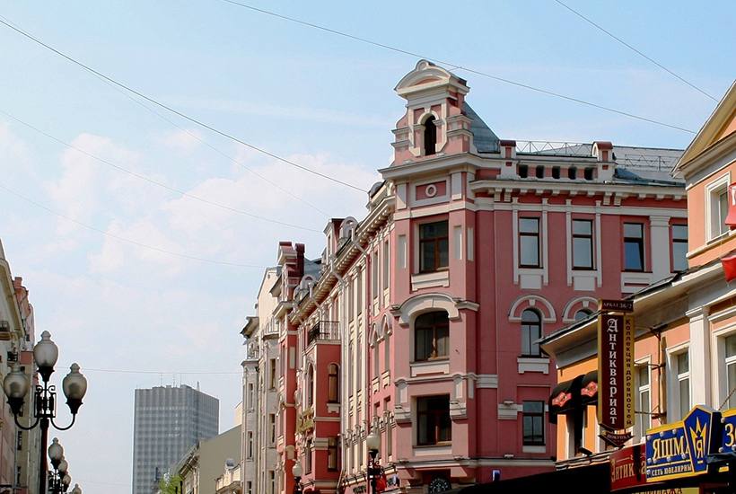 Москва заняла первое место в стране по ценам на историческое жилье На июнь 2025 года в России медианная стоимость кв. м выставленного на продажу жилья в домах, построенных до 1924 года, составляет 209,6 тыс. рублей, подсчитали аналитики сервиса «Сбербанка» «Домклик». Выше всего цены оказались в Москве, где «квадрат» подобных квартир обойдется в 690 тыс. рублей. >>ЧИТАТЬ НОВОСТЬ>>