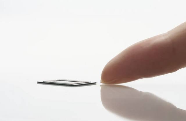 Samsung не смогла заключить долгосрочный контракт со своим подразделением на поставки чипов памяти для смартфонов потому что оно ориентируется на более прибыльные продукты для ИИ Это может привести к повышению цен на новые смартфоны компании рентабельность линейки S26 которая выйдет в 2026 году оказалась под вопросом vc ru ai 2625806