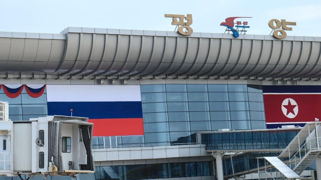 В кабмине анонсировали субсидирование рейсов Москва Пхеньян и обратно В этом году на эти цели Росавиации будет выделено 124 5 млн рублей Средства пойдут на возмещение части затрат авиакомпании Nordwind сообщили в правительстве Росавиация должна проконтролировать использование субсидий и представить доклад до 1 февраля 2026 года Подпишись на Говорит Москва