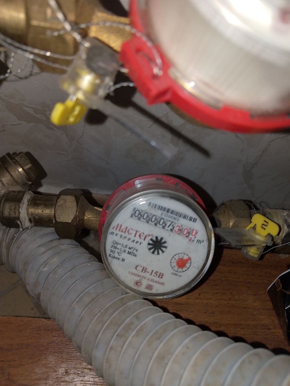 В Кировском районе Уфы произошла коммунальная авария Сегодня 8 января в районе улиц Мубарякова Рабкоров и Софьи Перовской произошло повреждение на сетях горячего водоснабжения Временно без горячей воды остались 24 многоквартирных дома а также детский сад 11 и школа 18 в микрорайоне Зеленая роща Информация о происшествии подтверждена Управлением гражданской защиты города Для ликвидации аварии и восстановления подачи воды к работам приступили специалисты МУП УИС Ориентировочные сроки завершения ремонтных работ уточняются