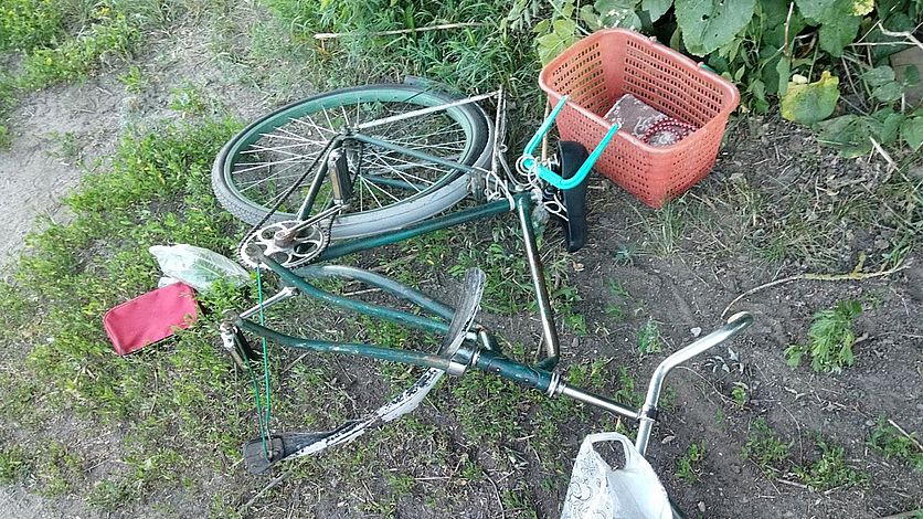 В Орловской области насмерть сбили пожилую велосипедистку Трагедия случилась на трассе Знаменка – Сабурово Женщина выезжала со второстепенной дороги, когда с ней столкнулась "Лада Приора" Вести-Орел. Подписаться