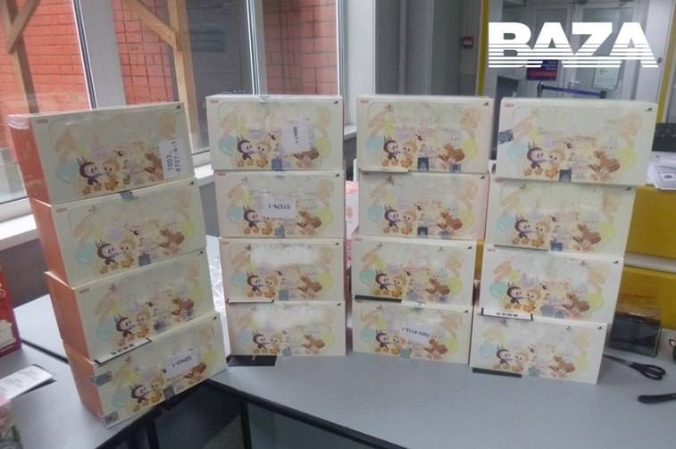 В аэропорту Иркутска задержали 46 кг игрушек «Лабубу» у россиянина, прилетевшего из Пекина. В багаже нашли 282 упаковки, включая редкие экземпляры по 25 тыс. рублей. Стоимость партии — до 900 тыс. рублей. Мужчина вёз товар для перепродажи, не задекларировав. Ему грозит штраф до двукратной стоимости игрушек и возможная конфискация.