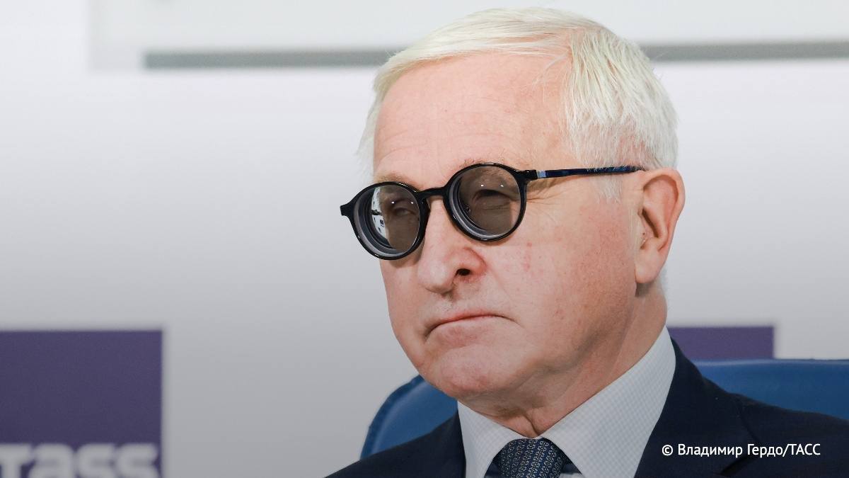 Александр Шохин ЭКГ рейтинг повысит объективность оценки участников премии Лидеры ответственного бизнеса Результаты ЭКГ рейтинга компаний будут учитываться при определении победителей Национальной премии Лидеры ответственного бизнеса Об этом сообщил президент Российского союза промышленников и предпринимателей Александр Шохин на пленарной сессии ЭКГ форума СО ЗНАНИЕ Многие компании считают что достаточно платить налоги создавать достойные рабочие места и выплачивать достойную заработную плату Конечно если все компании в России будут соответствовать минимальным критериям ответственного поведения перед государством и работниками это будет неплохо Но в рейтинге ключевое значение имеют не только налоговая дисциплина но и другие факторы отметил Шохин Национальная премия Лидеры ответственного бизнеса учреждена по поручению Владимира Путина в 2023 году Оператором премии выступает Российский союз промышленников и предпринимателей Принять участие могут российские компании регулярно публикующие нефинансовую отчетность по устойчивому развитию ТАСС ЭКГфорум Подпишись на ТАСС ЭКГ Рейтинг