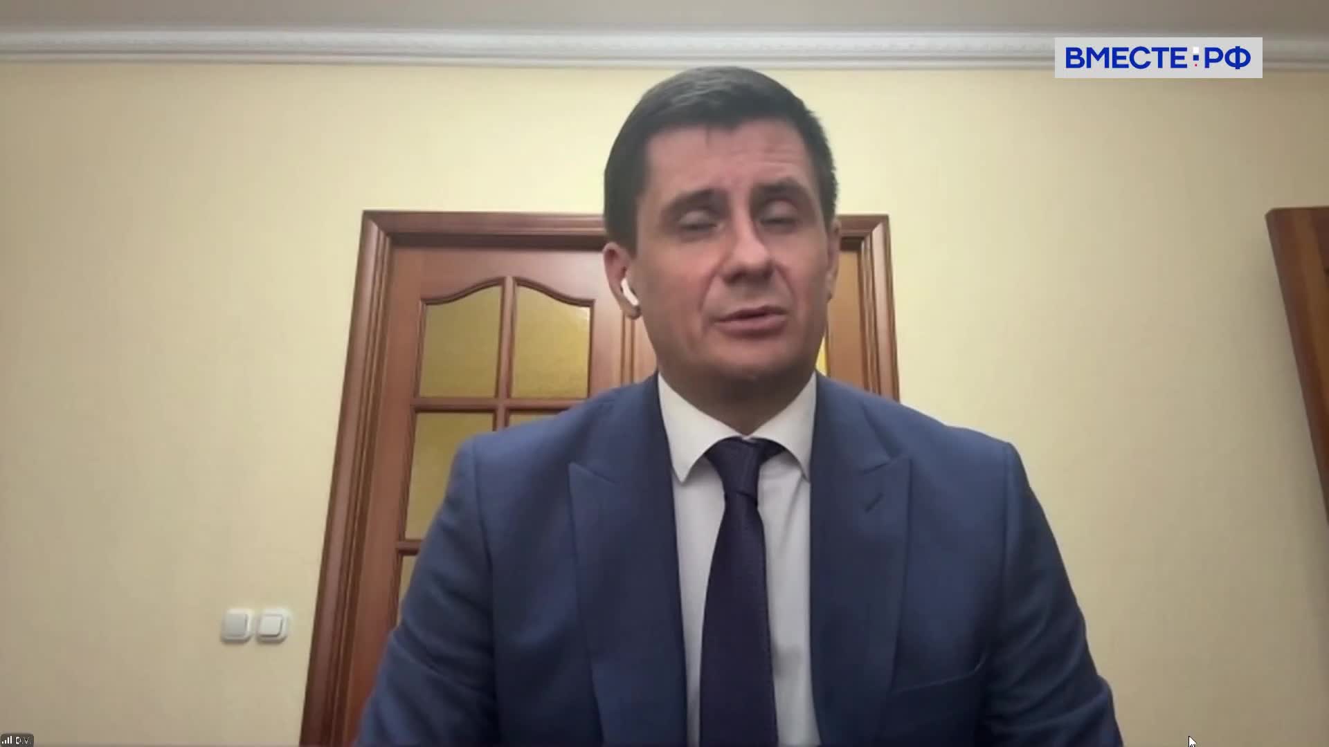 Сенатор Деньгин обсуждает развитие инфраструктуры для электромобилей на фоне возможного запрета их стоянки