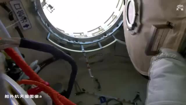 Китайские космонавты успешно провели выход в открытый космос для установки защиты на станции Тяньгун