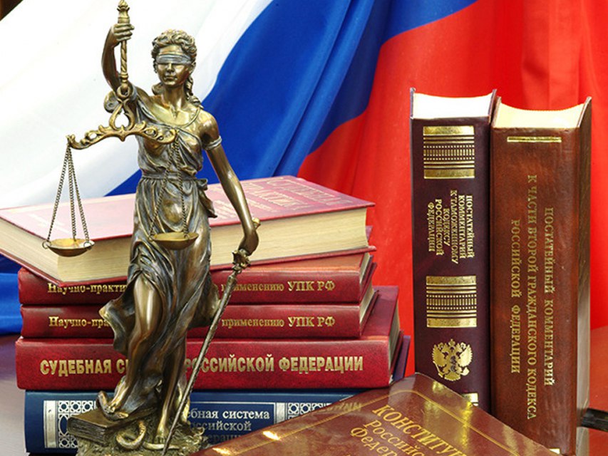 Цели инвестиционных соглашений не должны быть направлены исключительно на извлечение прибыли указал ВС России рассмотрев исковое заявление о возврате в собственность муниципалитета 8 2 гектара земли выделенной строительной компании в льготном порядке Коллегия по экономическим спорам установила что цели и условия проекта коттеджного поселка не соответствуют приоритетам региона Предоставление в аренду участков без проведения торгов возможно лишь в случае реализации масштабных инвестиционных планов предусматривающих создание социальных объектов Верховный суд отменил решения первой апелляционной и кассационной инстанций и направил дело на новое рассмотрение Подробнее