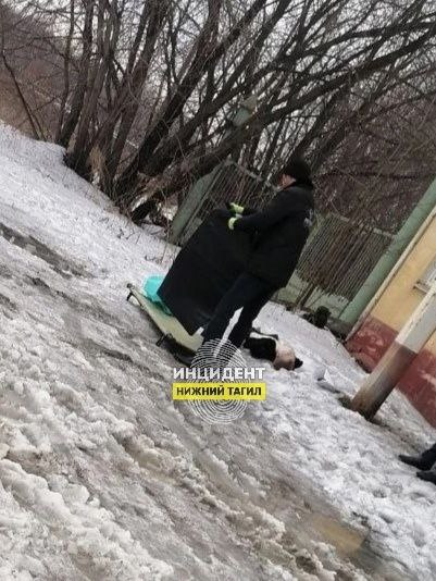 В Нижнем Тагиле толпа  абубандитов забила русского паренька до смерти. Парень заступился за девушку, после чего обидчик позвал друзей и  его поймали около заведения. Данил был забит ногами, он скончался от полученных травм.    Данил пошёл в этот "Вегас". Там он увидел, что один парень неславянской внешности стал очень настырно приставать к какой-то девушке. Данил решил заступиться словесно, сделал ему небольшое замечание, что, мол, негоже так. Это привело в ярость его оппонента, он стал угрожать Данилу. Сказал, что он еще сильно пожалеет. Он тут же сколотил банду единомышленников, и они стали поджидать Данила. Он понял, что ему не справиться с такой толпой. Он пытался от них бежать. Поймали, били, пинали, короче, запинали парня до смерти. На 4-х машинах толпа на расправу приехала!!! Им что наши законы совсем не писаны?! Зверство!!! Нашли его под утро.У Данила осталась молодая жена  Новости из мира вечной борьбы