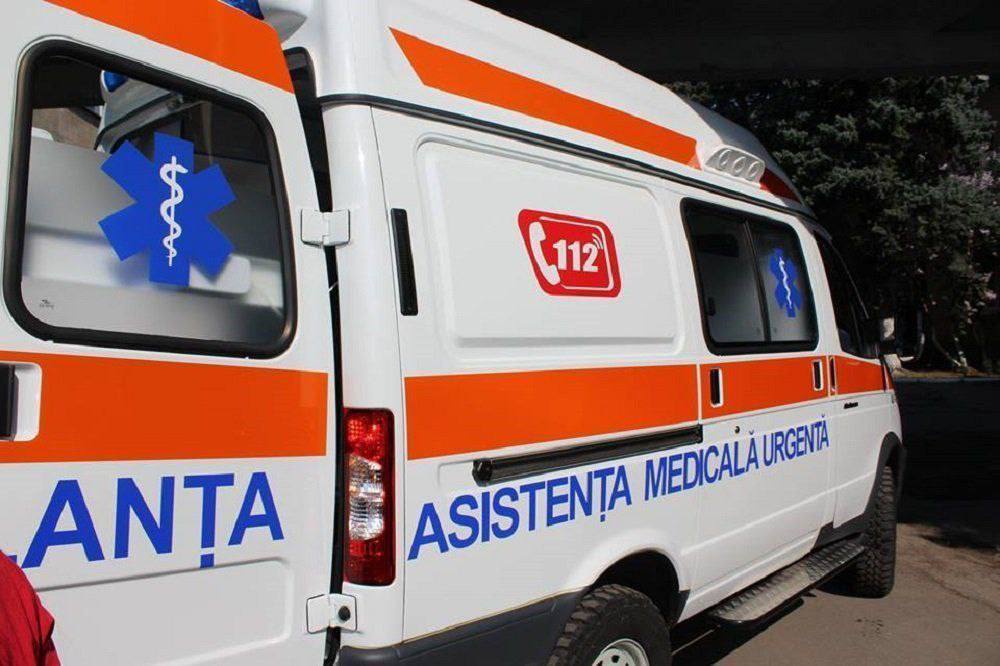 14 летняя девушка из Дубоссар попала в реанимацию после новогоднего застолья Несовершеннолетнюю девушку из Дубоссар в критическом состоянии доставили в Кишинёв По данным медиков подросток впала в алкогольную кому после новогодней вечеринки Подпишись на primulinmd