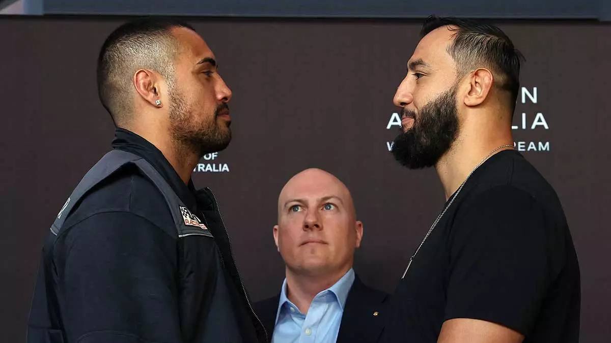 Биспинг назвал победителя в бою Улберга и Рейеса Комментатор UFC Майкл Биспинг поделился своим мнением об исходе потенциального претендентского поединка в полутяжёлом весе между Карлосом Улбергом и Домиником Рейесом который состоится уже в эти выходные в Австралии Я прямо сейчас дам прогноз Карлос Улберг действительно хороший ударник очень высокий очень быстрый очень техничный Тренируется в зале City Kickboxing с Исраэлем Адесаньей у него одни из лучших спарринг партнёров в мире Доминик Рейес бьёт сильнее Всё просто У него более мощный удар и есть опыт конкуренции на высшем уровне Кроме того он лучше борется чем Карлос Улберг Думаю мы увидим как Доминик Рейес будет использовать борьбу в этом бою Это один из таких случаев когда можно подбросить монетку но у меня есть предчувствие что победит Рейес Таков мой выбор сказал бывший чемпион среднего дивизиона в видео на канале YouTube telesportudar