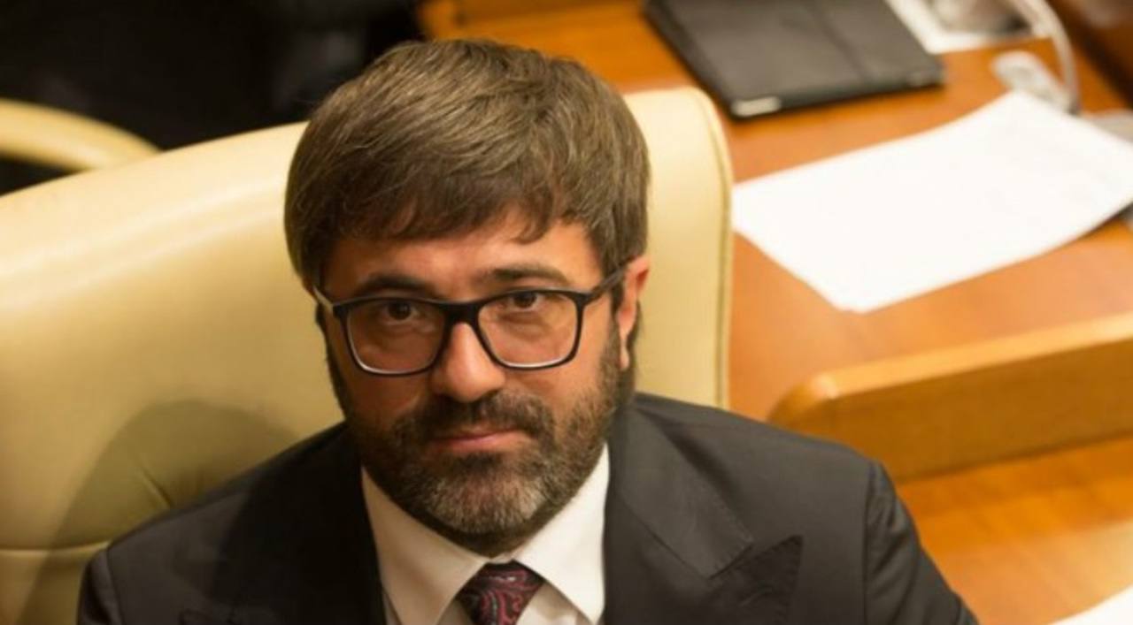 Бывший депутат Владимир Андронаки близкий соратник олигарха Владимира Плахотнюка и фигурант нескольких уголовных дел включая банковское мошенничество задержан в рамках нового расследования