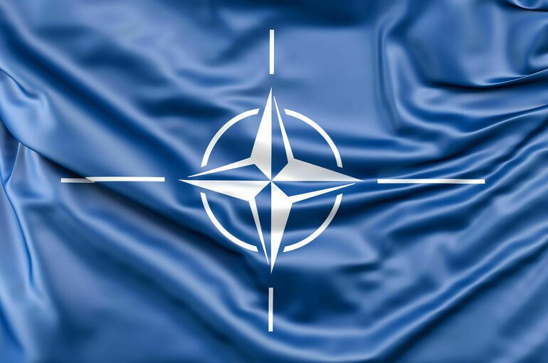 Мнение президента Финляндии о перспективах вступления Украины в НАТО Президент Финляндии Александер Стубб выразил мнение, что вступление Украины в НАТО в обозримом будущем маловероятно из-за позиции США при администрации Дональда Трампа. Он подчеркнул, что при нынешнем настрое одного из ключевых членов блока вопрос о присоединении Украины откладывается. Однако в долгосрочной перспективе такая возможность остается. Что касается Евросоюза, Стубб уверен, что Украина непременно станет его частью.