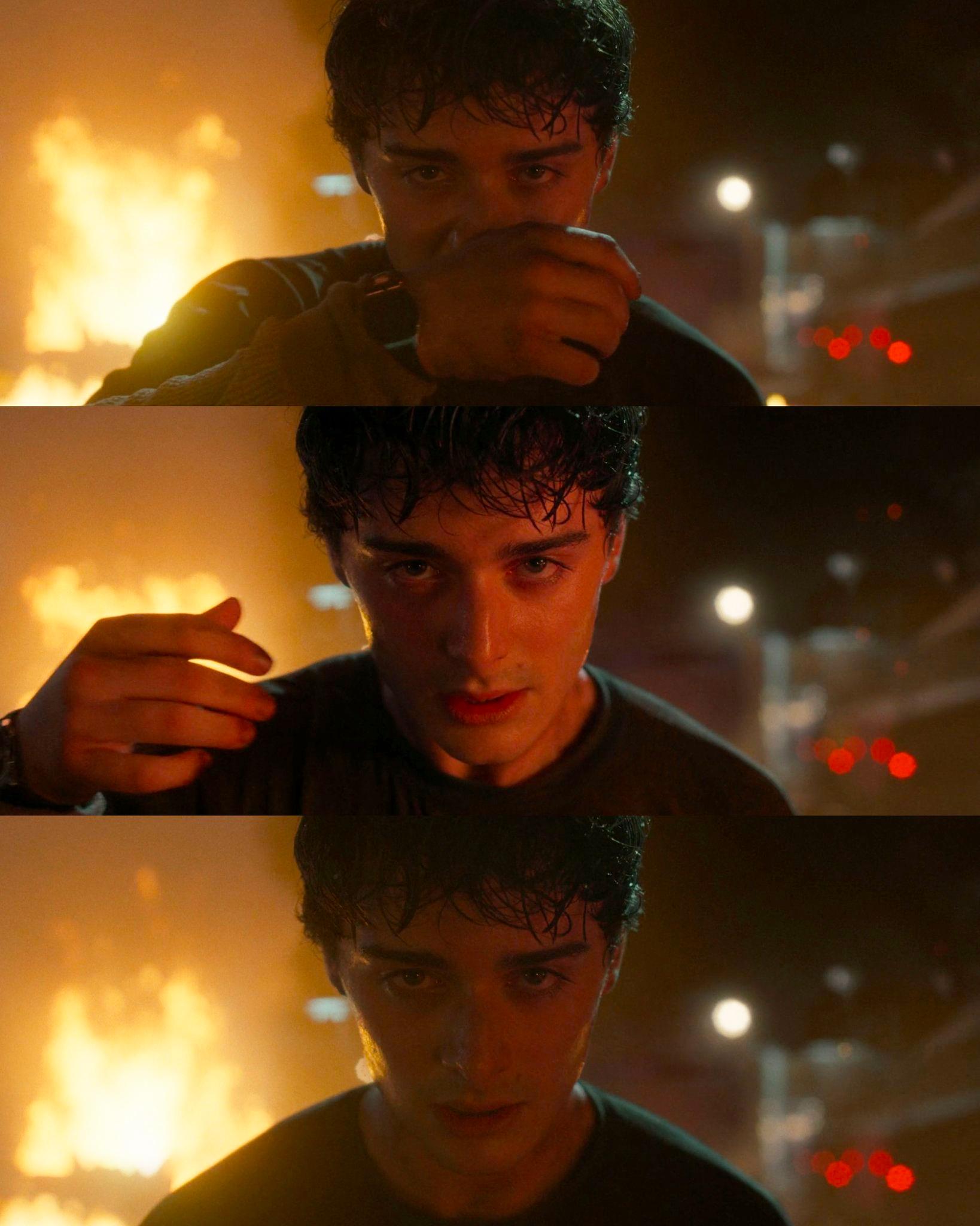 2 часа 5 минут такой официальный хронометраж финальной серии Очень странных дел Первые четыре эпизода пятого сезона уже вышли на Netflix ещё три появятся 26 декабря а грандиозный финал 1 января Обратный отсчёт пошёл