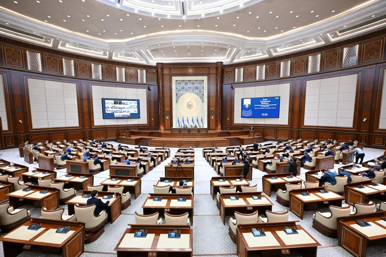 В Узбекистане рабочие получат право устраивать забастовки Сенат принял закон направленный на усиление гарантий трудовых прав граждан Документом гарантируется право на забастовку устанавливаются процедуры уведомления работодателя и органов по труду а также другие права и обязанности   repost uz budet chetko reglamentirovano Подписывайтесь на Repost