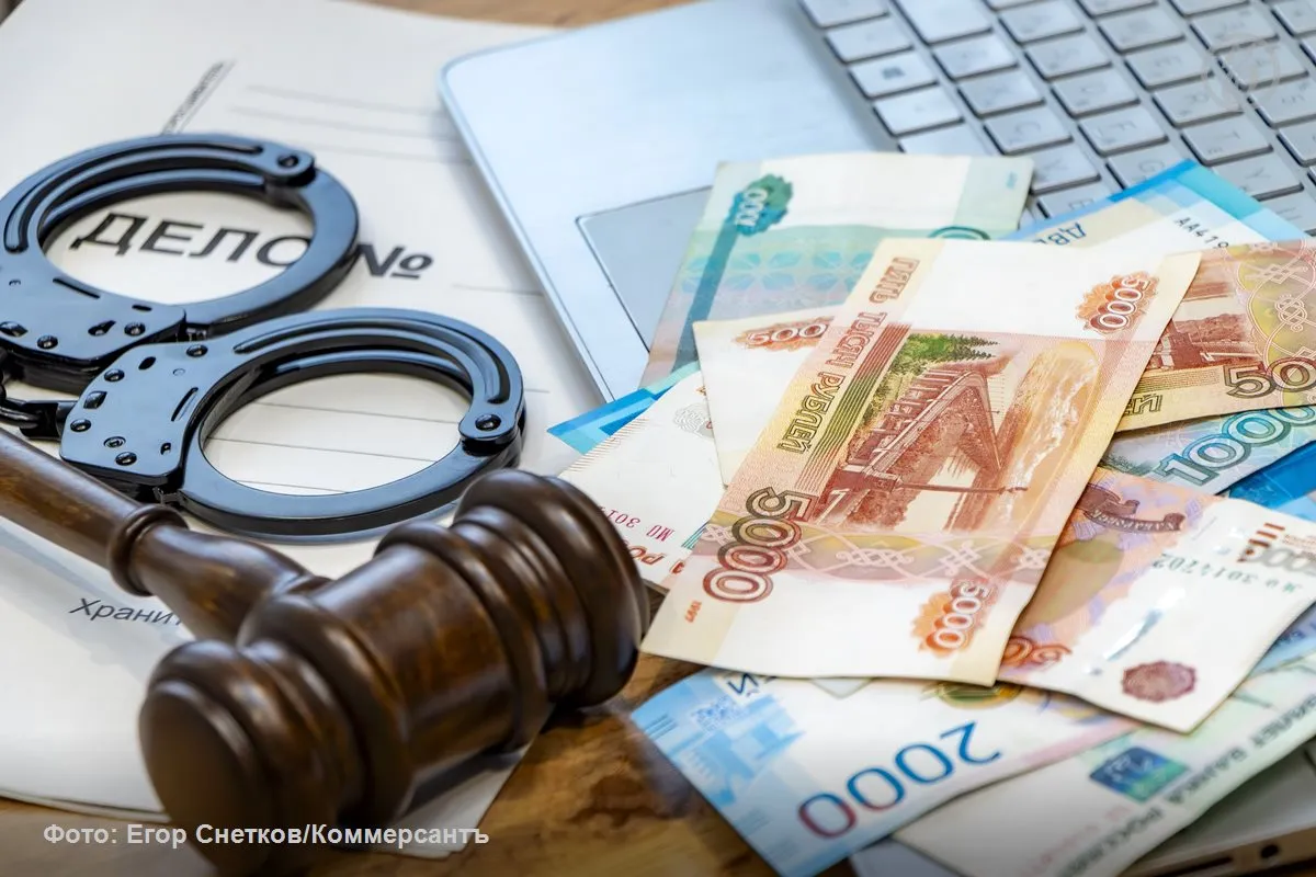 Поставщик Генпрокуратуры руководитель крупной IT компании Пармалогика Евгений Овчаров заочно арестован за мошенничество Скрывшийся от следствия и объявленный в розыск бизнесмен обвиняется в особо крупном хищении бюджетных средств Пармалогика часто выступала разработчиком программного обеспечения и цифровой трансформации для госструктур Одним из заказчиков стало надзорное ведомство которое однако недосчиталось почти 1 млрд руб выделенных средств обратившись сначала в арбитраж а потом и в следственные органы Подписывайтесь на Ъ в Telegram в MAX