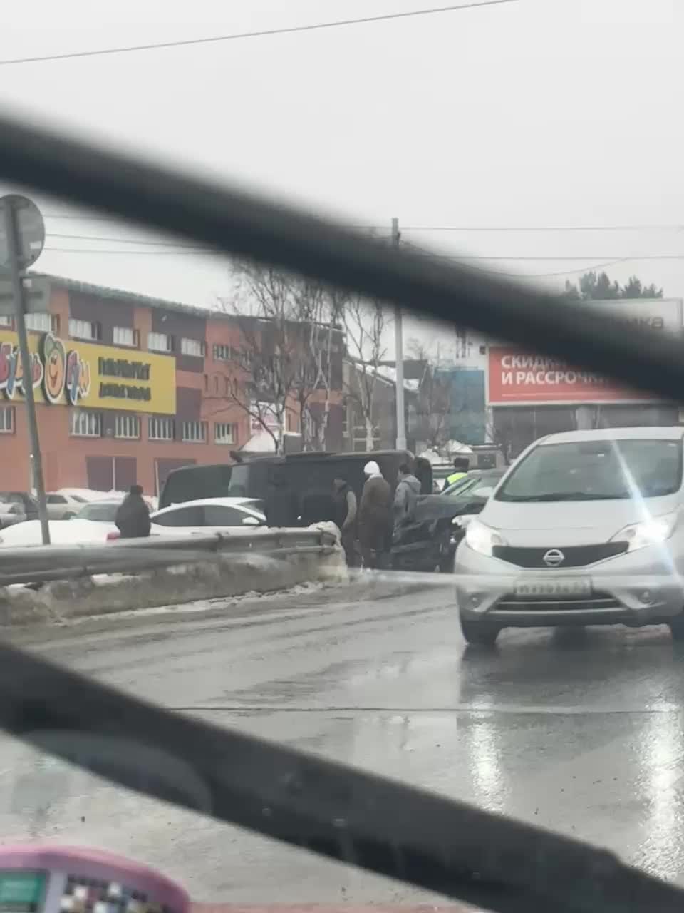 ДТП с переворотом внедорожника в Южно-Сахалинске: пострадали девушка и ребенок