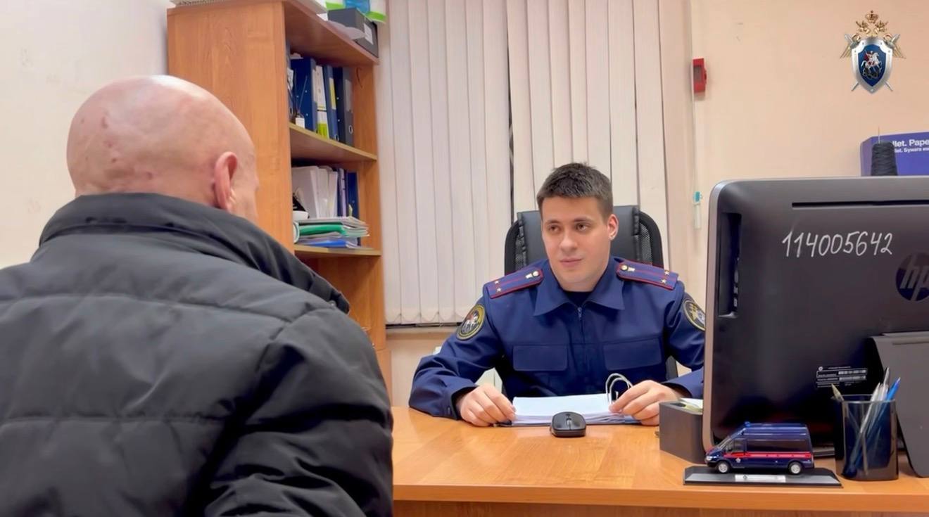 Пьяный петербуржец убил сожительницу на Будапештской улице По данным следствия ночью с 3 на 4 января нетрезвый подозреваемый поссорился со своей бывшей женой В ходе конфликта мужчина набросился на экс возлюбленную с ножом и начал бить её в грудь и спину От полученных ударов женщина скончалась на месте Фигуранту предъявлено обвинение Вину мужчина полностью признал TodaySPb   Новости GradSPb   Места СПб