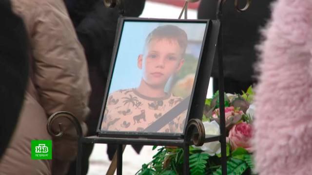 Мать убитого Паши Т стала фигуранткой уголовного дела Многодетной женщине вменяют неисполнение обязанностей по воспитанию несовершеннолетнего По статье 156 УК РФ ей может грозить до трех лет лишения свободы Однако по данным Фонтанки в качестве меры пресечения суд может избрать запрет определенных действий Подписаться на НТВ Петербург Буст канала