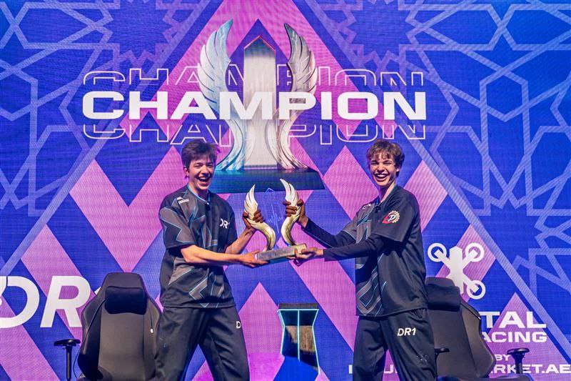 Совсем недавно участники форума Россия спортивная держава были очевидцами победы белгородцев Данила Грязнова и Кирилла Лобаня на Кубке России по гонкам дронов прошедшем в чаше Самара Арены И вот новый триумф Грязнов и Лобань победили в ОАЭ на II Играх Будущего Второе место заняла швейцарская команда BDS Третье место у Team Heart of America