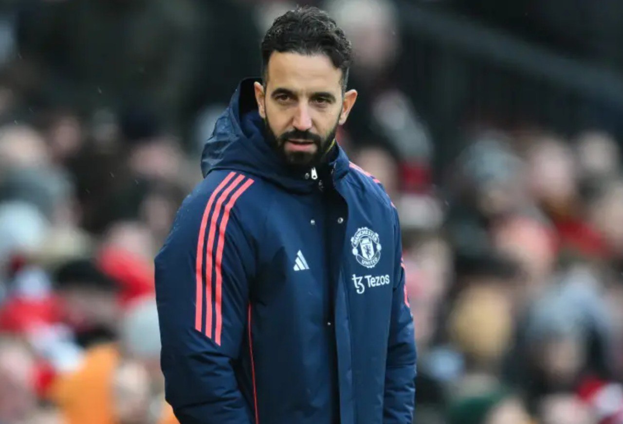 Манчестер Юнайтед уволил главного тренера Рубена Аморима Рубен Аморим покинул должность главного тренера Манчестер Юнайтед Рубен был назначен в ноябре 2024 года и вывел команду в финал Лиги Европы УЕФА в Бильбао в мае Поскольку Манчестер Юнайтед занимает шестое место в Премьер лиге руководство клуба неохотно приняло решение что настало время что то менять Это даст команде лучшую возможность финишировать в Премьер лиге Клуб благодарит Рубена за его вклад в клуб и желает ему удачи на будущее говорится в заявлении