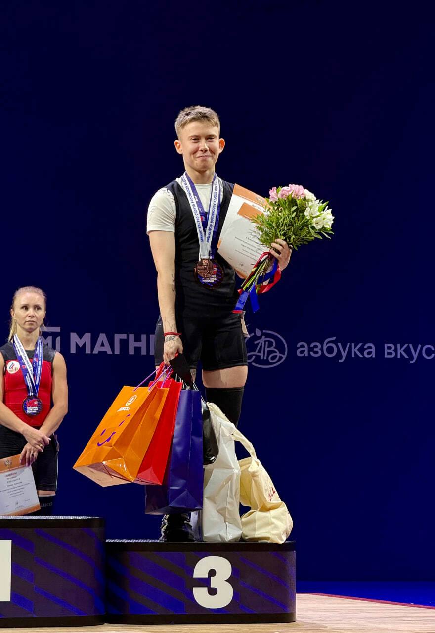 Юлия Самойлова – бронзовый призёр Чемпионата России по тяжёлой атлетике!   С 10 по 13 августа в Санкт-Петербурге на арене КСК «Арена» проходит 34-й Чемпионат России по тяжёлой атлетике, посвящённый 140-летию этого вида спорта в стране.  Спортсменка экспериментальной группы ЦСП Юлия Самойлова показала отличный результат, завоевав бронзовые медали в весовой категории до 45 кг:  Рывок – 59 кг  Сумма двоеборья – 131 кг  рывок 59 кг + толчок 72 кг   Поздравляем спортсменку и её тренеров – Екатерину и Олега Лаптевых  с успешным выступлением!