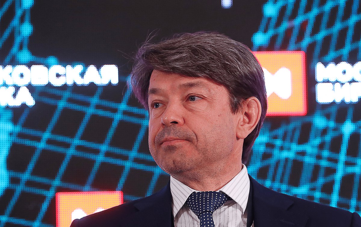 Основатель «БКС Холдинга» Олег Михасенко продал 99,99% группы её гендиректору Виталию Шелиховскому.  В компании говорят, что это часть «долгосрочной стратегии развития», которая предусматривает проведение IPO  vc.ru/money/2109037