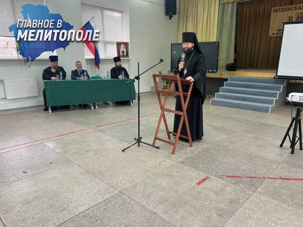 В Запорожской области прошли Рождественские образовательные чтения Запорожская область приняла региональный этап Международных Рождественских образовательных чтений посвященных теме духовно нравственного воспитания В мероприятии участвовали педагоги курса Основы религиозных культур и светской этики Участники обсудили вопросы сотрудничества системы образования с Русской Православной Церковью и представили образовательный проект Клевер лаборатория