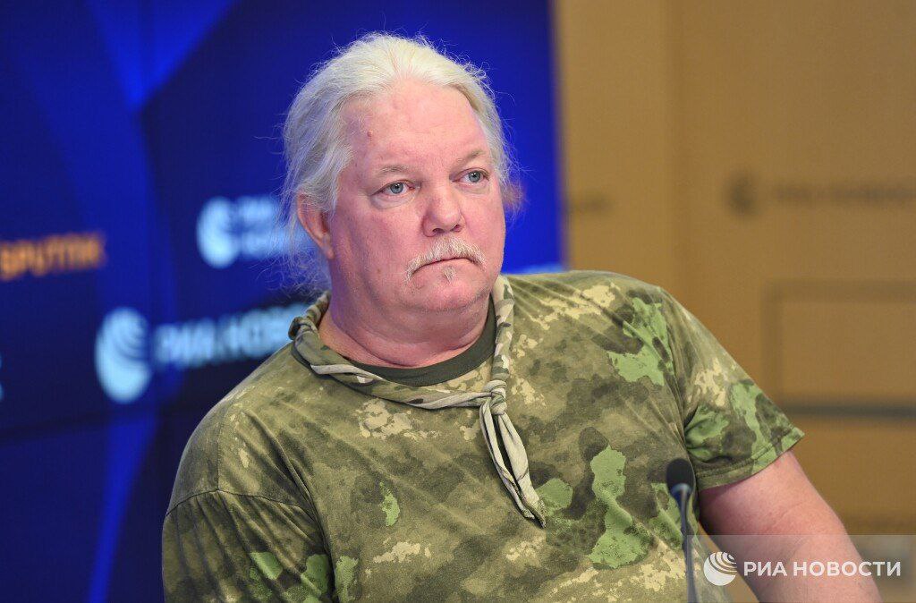 Четверо обвиняемых в убийстве журналиста Sputnik Рассела Бентли приговорены к лишению свободы на срок до 12 лет В 2024 году эти люди пытали Бентли в Донецке что привело к его смерти В тот же день двое из них взорвали машину в которой находилось тело погибшего Russia News Подпишись