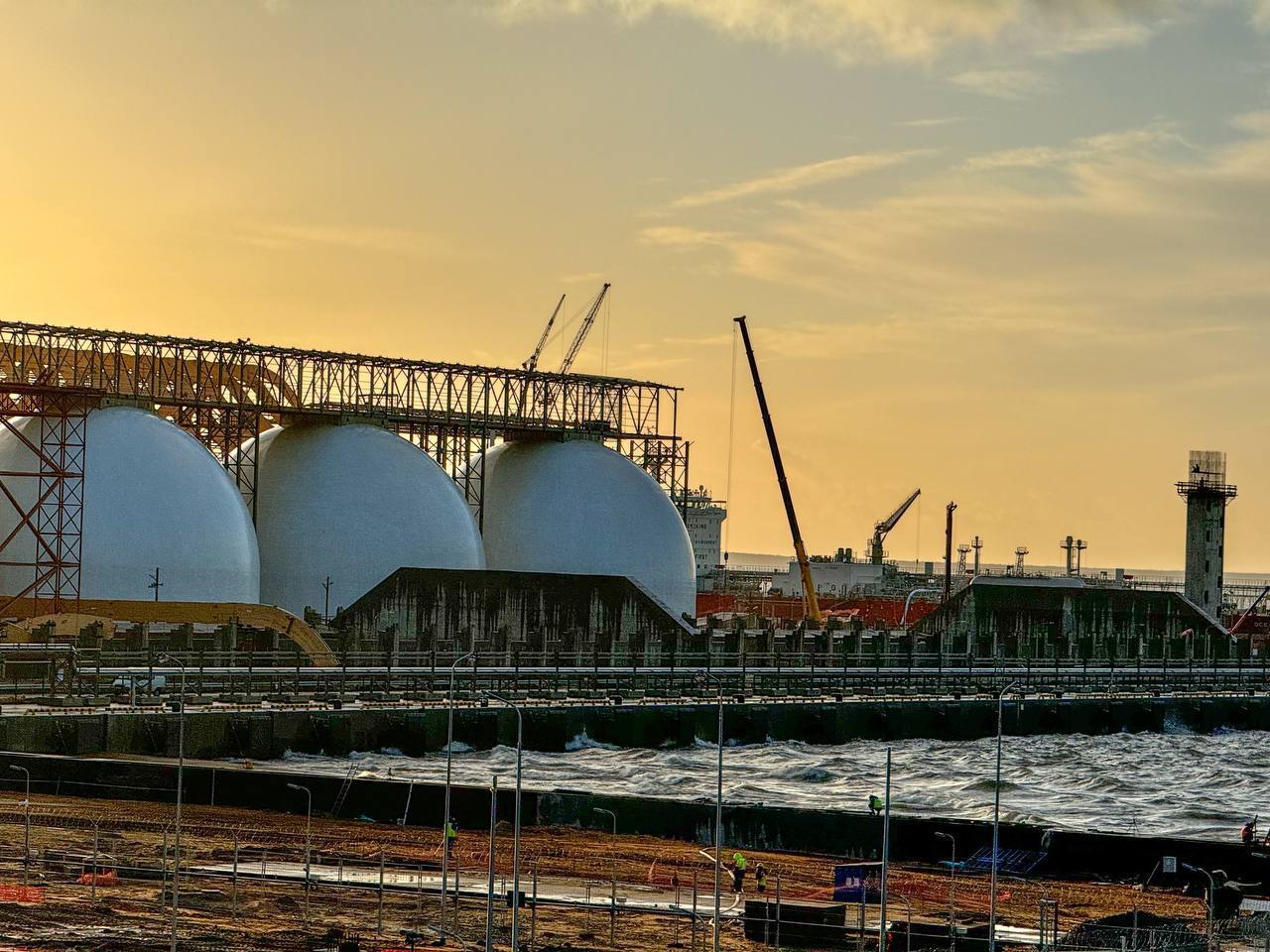 На волне перемен минеральные удобрения стали драйвером роста грузопотока России Несмотря на общее плавное снижение объёмов внешней торговли России в 2025 году ряд позиций в товарной номенклатуре продолжает демонстрировать положительную динамику Не последнюю роль здесь играет продукция химической промышленности ДП разбирался как за прошедший год приросли объёмы экспорта отечественных минеральных удобрений и сохранится ли данная тенденция в 2026 м пресс служба Port Favor Подписаться на ДП в Telegram MAX