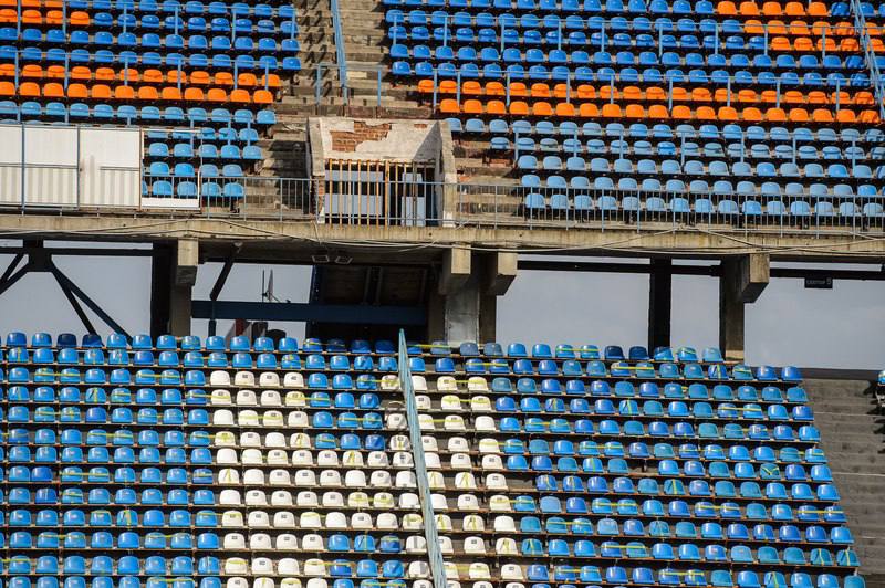 Воронежский Центральный стадион ждет масштабная трансформация утвержден проект и подрядчик на снос В Воронеже сделали значительный шаг вперед в реализации реконструкции Центрального стадиона профсоюзов домашней арены футбольного клуба Факел Проектный институт Арена известный своими уникальными разработками завершил работу над проектом и всем комплексом документации для будущего спортивного комплекса Ход подготовки к масштабному обновлению главной спортивной площадки региона стал ключевой темой встречи губернатора Воронежской области Александра Гусева с генеральным директором института Ерланом Бекмухамедовым Руководитель Арены сообщил что разработанный проект отличается инновационным подходом Концепция легкого стадиона оснащенного передовой мультимедийной инфраструктурой уже получила высокие оценки и будет презентована на престижных архитектурных выставках в том числе за рубежом в Саудовской Аравии Подробнее   www vrn kp ru daily 27734 5162986