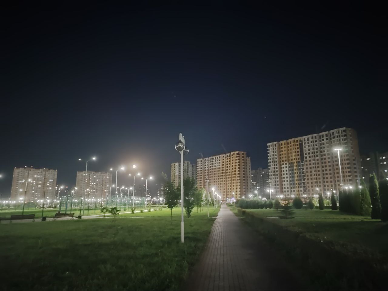 В Тамбовской области была объявлена "Воздушная тревога". В Новгородской области без электричества остались более 22 тысяч человек. Пробка из более чем 1 тыс. машин у Крымского моста. На Солнце начался быстрый рост вспышечной активности. "Салават Юлаев" стал победителем Суперфинала КХЛ по хоккею 3x3. Читайте ночной обзор.