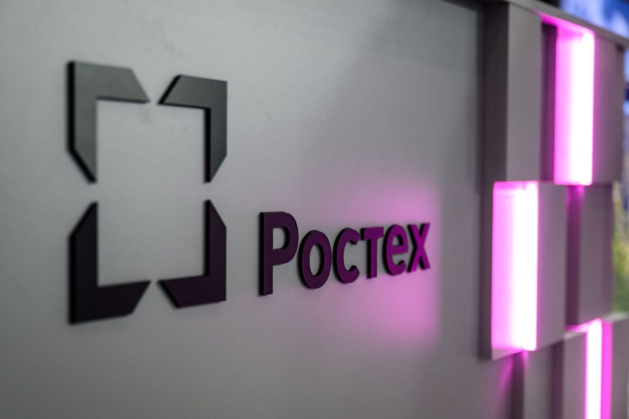 Первый в истории двусторонних отношений бизнес форум Россия и Венесуэла стратегические партнеры проходит 28 29 октября в Каракасе при поддержке Ростеха Более 20 наших компаний представляют широкий спектр разработок ОДК показывает энергетическое и газоперекачивающее оборудование Ремвооружение предлагает проект по строительству речных барж для перевозки нефти ОАК презентует отечественные самолеты МС 21 SJ 100 Ил 114 300 Ил 96 300 400 и Ту 214 Вертолеты России презентуют венесуэльским партнерам предложения по гражданским машинам в частности легкому многоцелевому Ансату Холдинг Швабе привез медицинскую линейку оборудования наркозно дыхательную реанимационную и неонатальную аппаратуру Также Ростех представляет решения для обеспечения безопасности пешеходных переходов rostecru