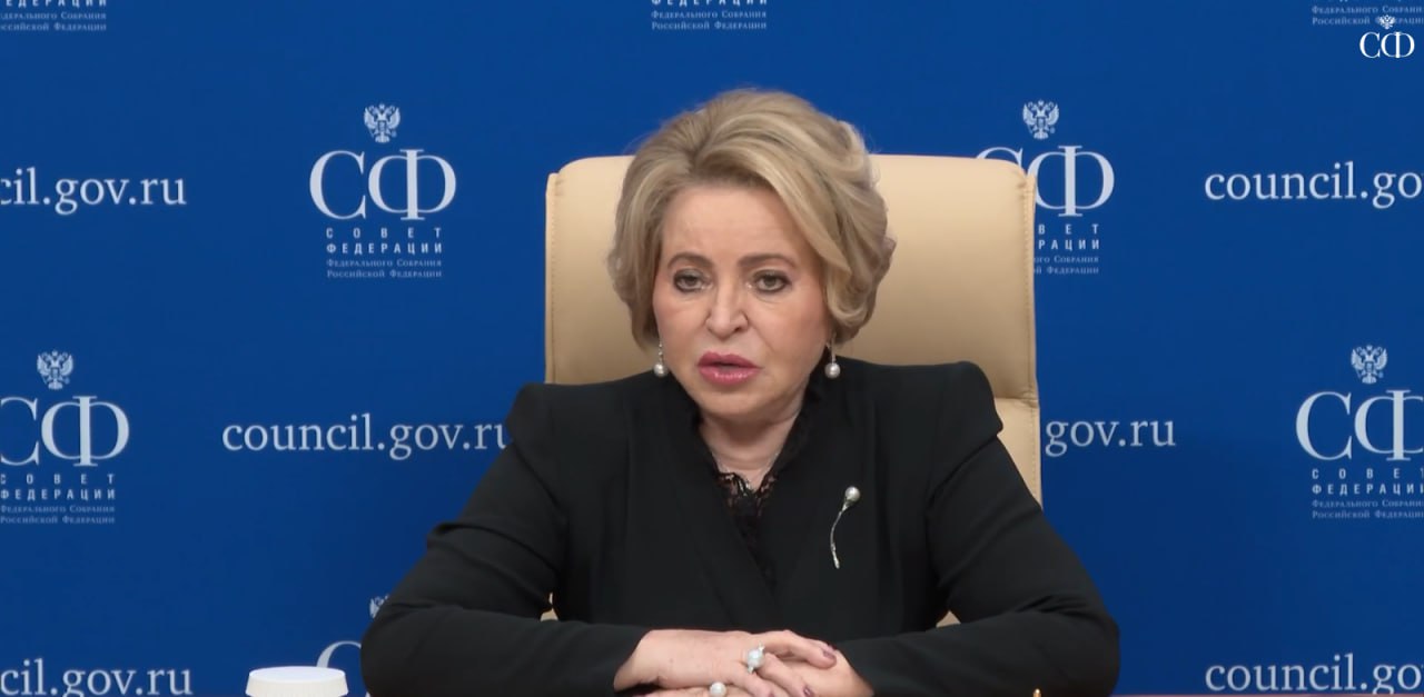 Валентина Матвиенко сообщила о начале многовекторного диалога России с США с приходом Трампа По словам председателя Совета Федерации, при предыдущей администрации у двух стран не было вообще никаких контактов. Как отметила политик, Кремлю важно, чтобы Вашингтон не только слушал, но и слышал Москву. Мы заинтересованы в том, чтобы слышали наши аргументы, первопричины кризиса на Украине, но для этого нужны время и терпение. Мы со своей стороны готовы к продолжению таких контактов. Подпишись на «Говорит Москва»