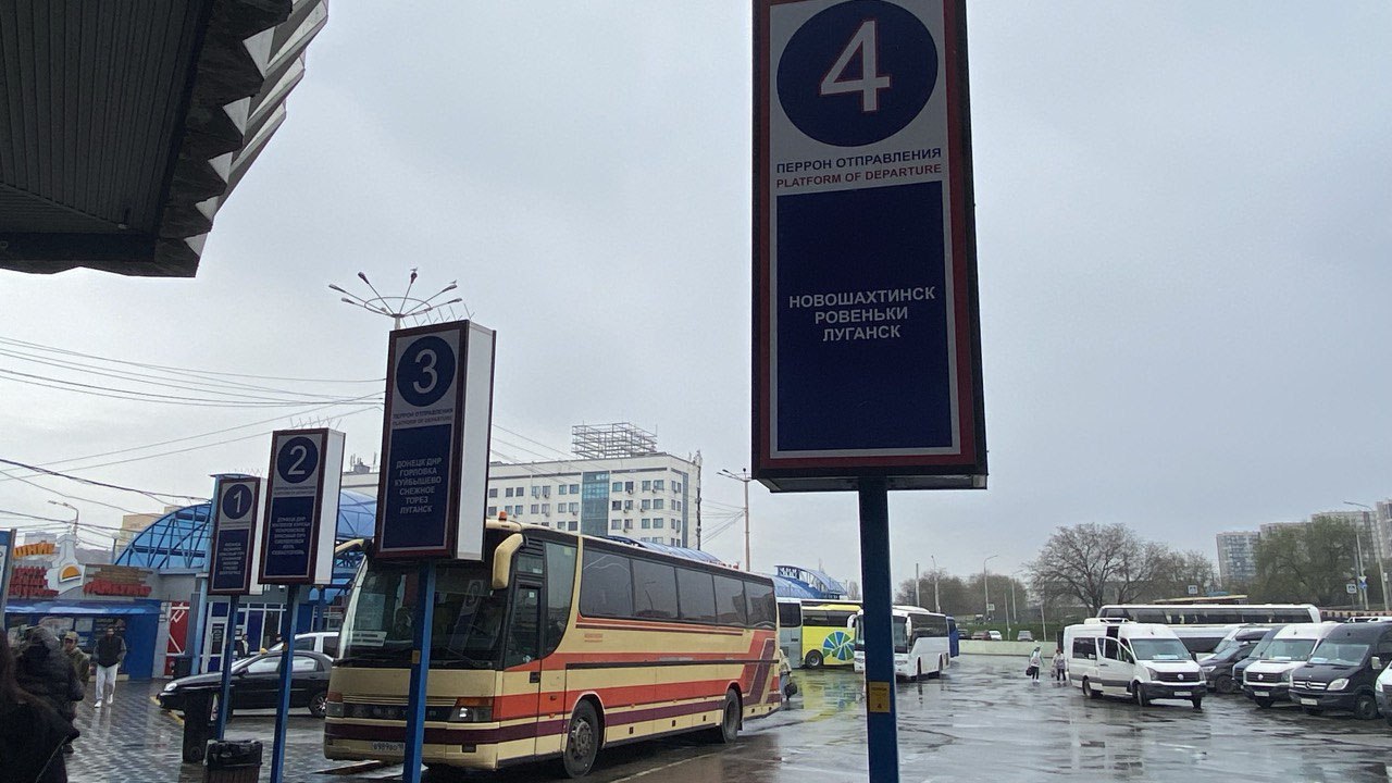 Начались пассажирские перевозки по новому маршруту между Запорожской и Ростовской областями Организован новый рейс по перевозке пассажиров автобусами в транспортном сообщении между Запорожской областью и Ростовской областью по новому межрегиональному маршруту АВ Главный ОП Автостанция 1  Отправление в прямом направлении из г Ростов на Дону в 09 10  Прибытие в г Мелитополь в 14 55  Промежуточные остановочные пунктырасписанием не предусмотрены Росавтотранс информирует региональные транспортные организации о возможности подачи заявлений на установление новых межрегиональных автобусных маршрутов через Единый портал государственных и муниципальных услуг Это упрощает процесс оформления документов и сокращает сроки их рассмотрения Совместная работа с профильными ведомствами регионов по вопросам формирования маршрутной сети между субъектами Российской Федерации будет продолжена в дальнейшем Государстводлялюдей Подписаться в Telegram MAX